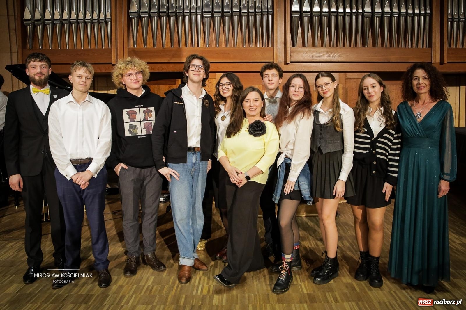 Zdjęcie w galerii na portalu naszraciborz.pl: Jesteśmy z Kasprowicza. Jubileusz 80-lecia I Liceum Ogólnokształcącego w Raciborzu na bis! [FOTO i WIDEO] wiadomości z regionu