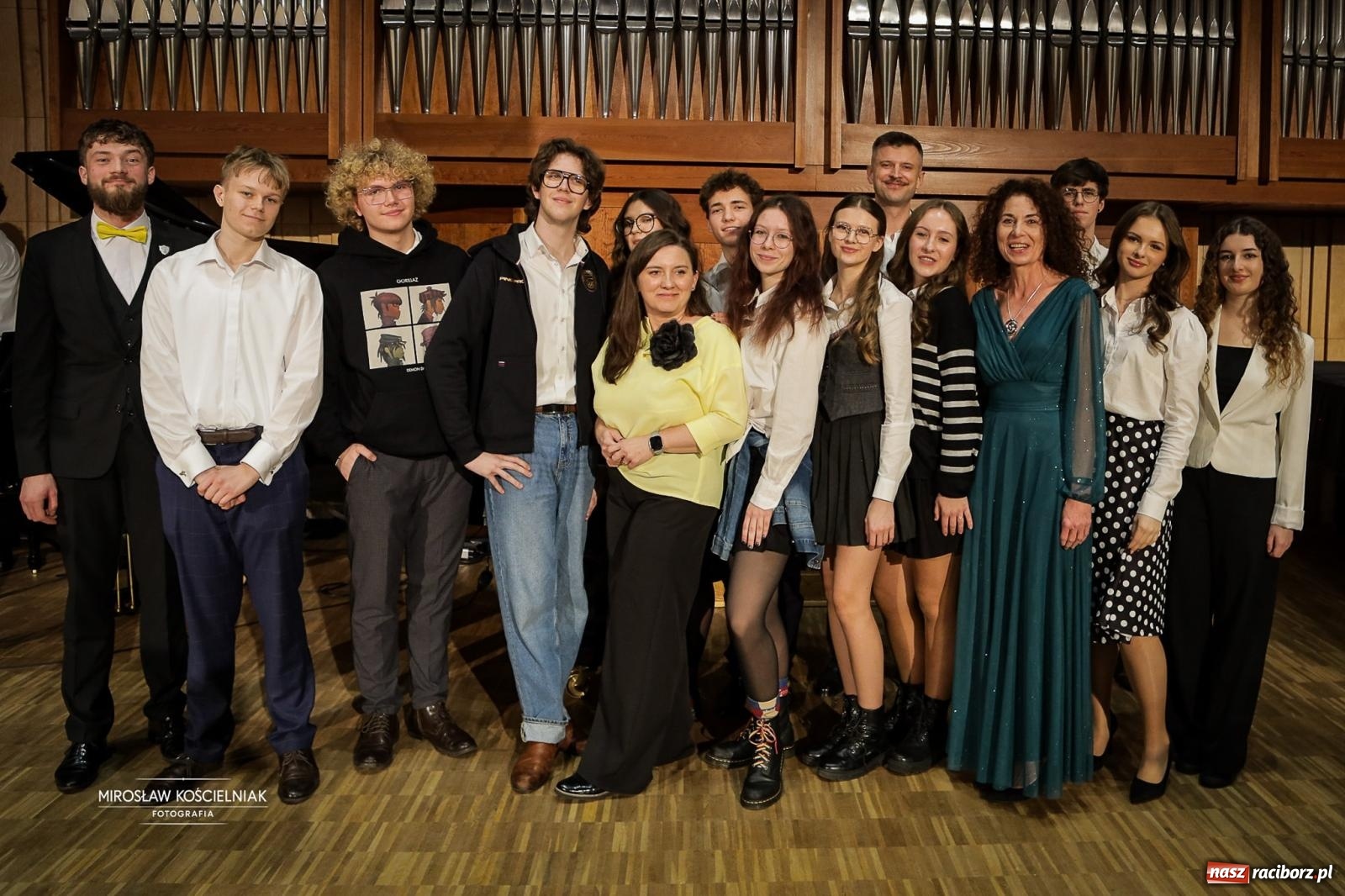 Zdjęcie w galerii na portalu naszraciborz.pl: Jesteśmy z Kasprowicza. Jubileusz 80-lecia I Liceum Ogólnokształcącego w Raciborzu na bis! [FOTO i WIDEO] wiadomości z regionu