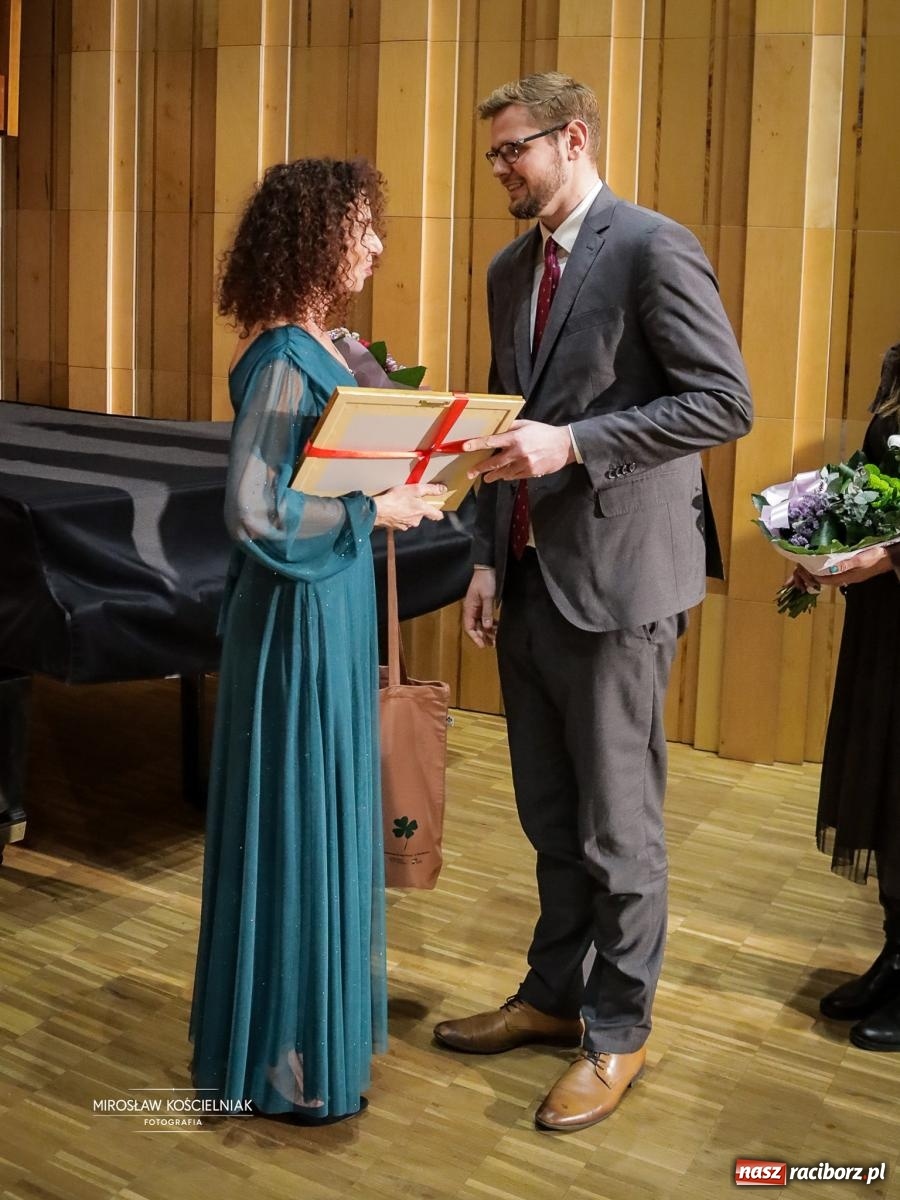 Zdjęcie w galerii na portalu naszraciborz.pl: Jesteśmy z Kasprowicza. Jubileusz 80-lecia I Liceum Ogólnokształcącego w Raciborzu na bis! [FOTO i WIDEO] wiadomości z regionu