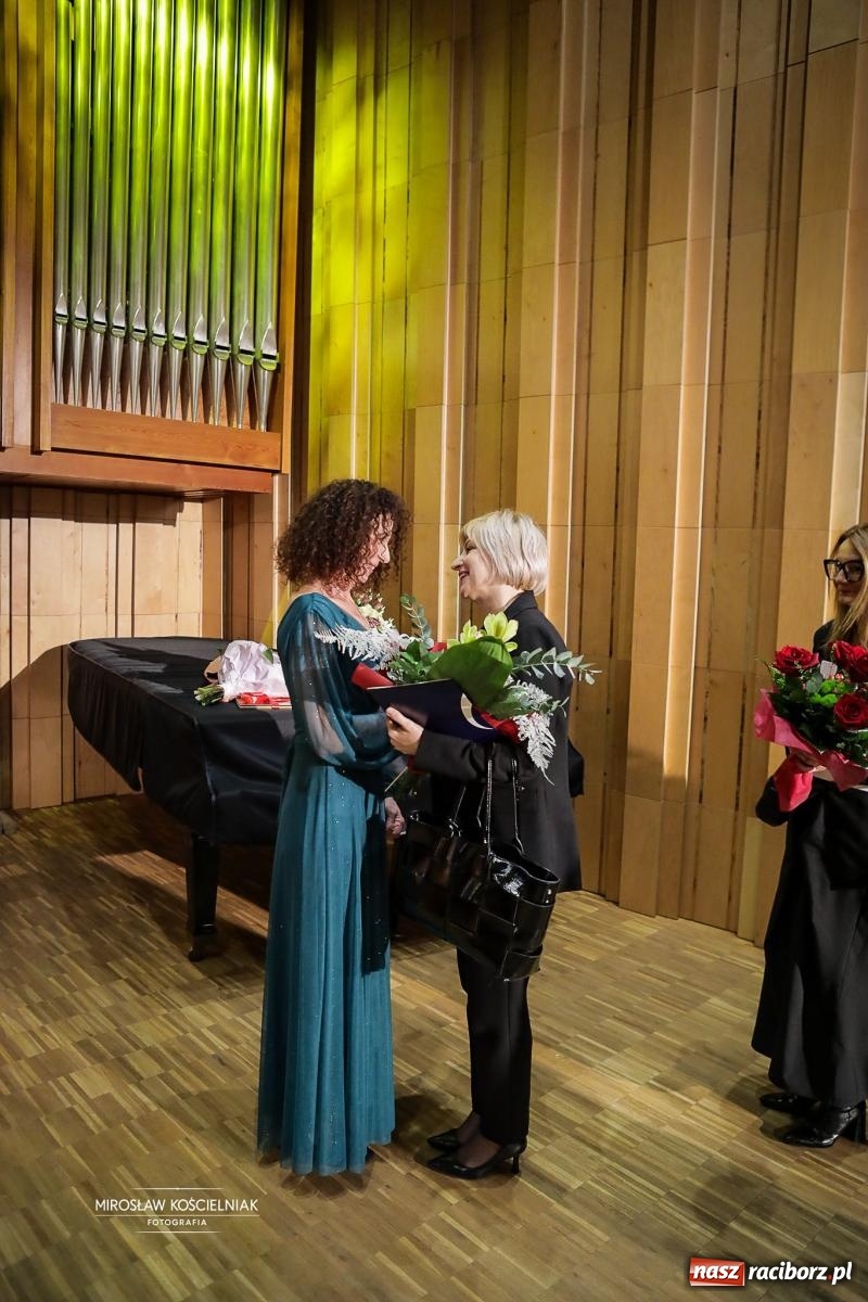 Zdjęcie w galerii na portalu naszraciborz.pl: Jesteśmy z Kasprowicza. Jubileusz 80-lecia I Liceum Ogólnokształcącego w Raciborzu na bis! [FOTO i WIDEO] wiadomości z regionu