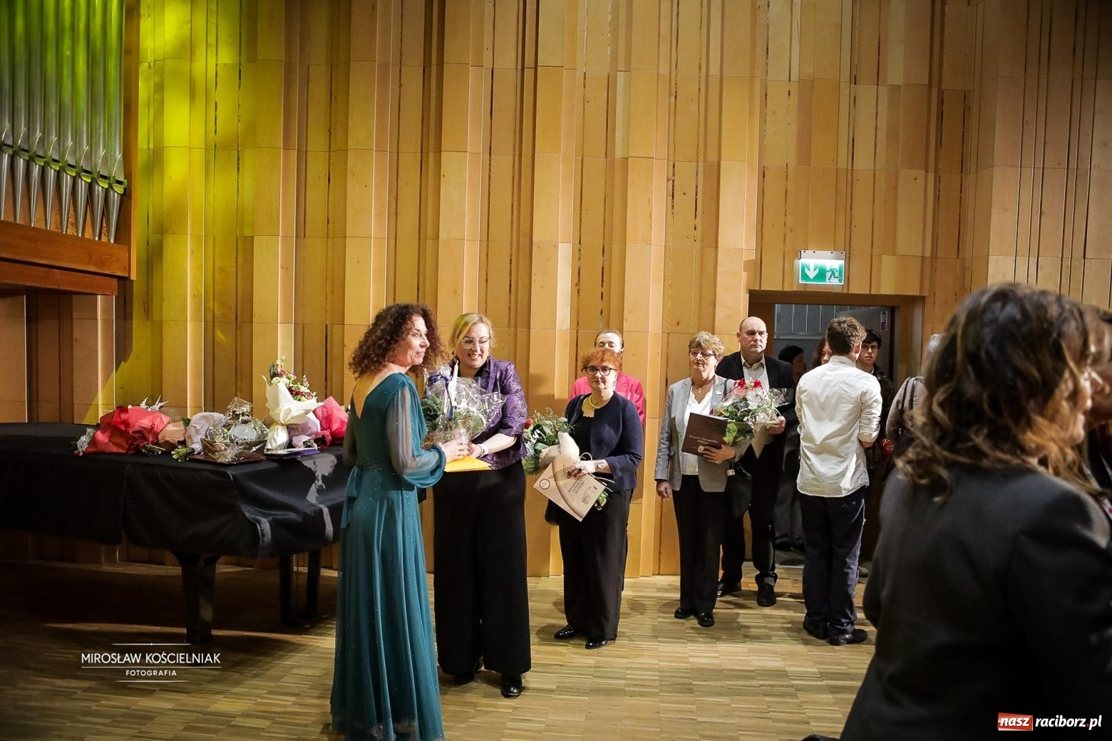 Zdjęcie w galerii na portalu naszraciborz.pl: Jesteśmy z Kasprowicza. Jubileusz 80-lecia I Liceum Ogólnokształcącego w Raciborzu na bis! [FOTO i WIDEO] wiadomości z regionu