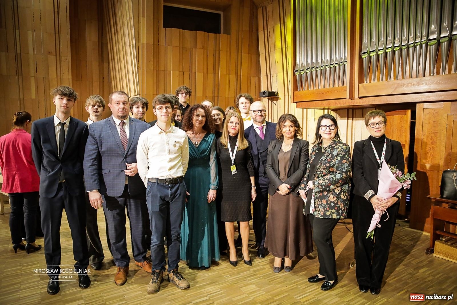 Zdjęcie w galerii na portalu naszraciborz.pl: Jesteśmy z Kasprowicza. Jubileusz 80-lecia I Liceum Ogólnokształcącego w Raciborzu na bis! [FOTO i WIDEO] wiadomości z regionu