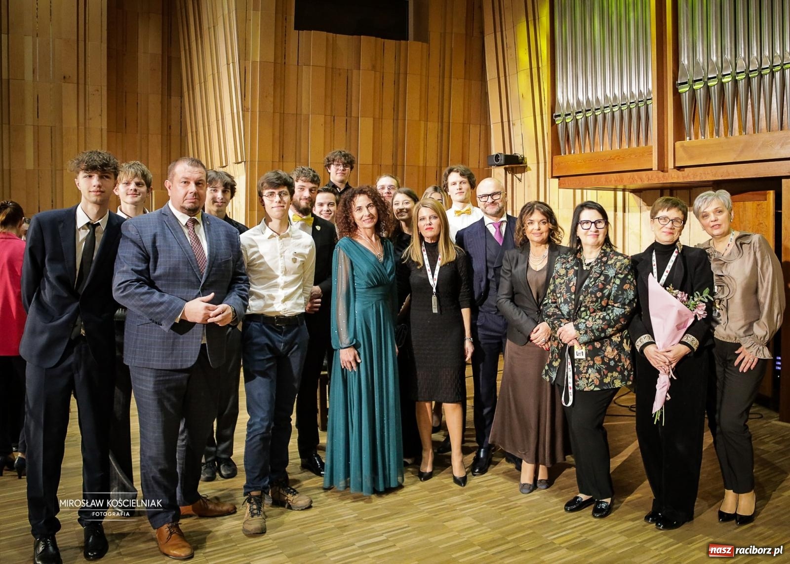 Zdjęcie w galerii na portalu naszraciborz.pl: Jesteśmy z Kasprowicza. Jubileusz 80-lecia I Liceum Ogólnokształcącego w Raciborzu na bis! [FOTO i WIDEO] wiadomości z regionu