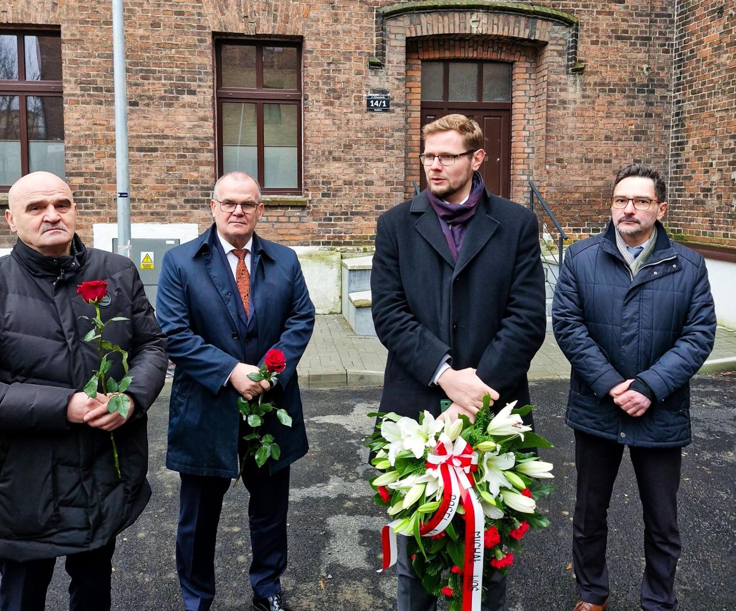 Zdjęcie w galerii na portalu naszraciborz.pl: 44. rocznica wprowadzenia stanu wojennego – hołd internowanym w Raciborzu wiadomości z regionu