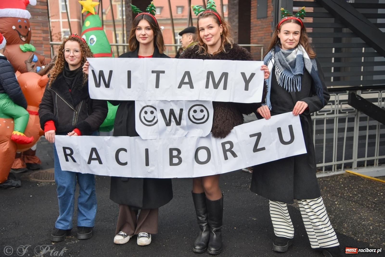 Zdjęcie w galerii na portalu naszraciborz.pl: Bajkowy Zamek Piastowski gościł Pociąg Świątecznych Marzeń [FOTO i WIDEO] wiadomości z regionu