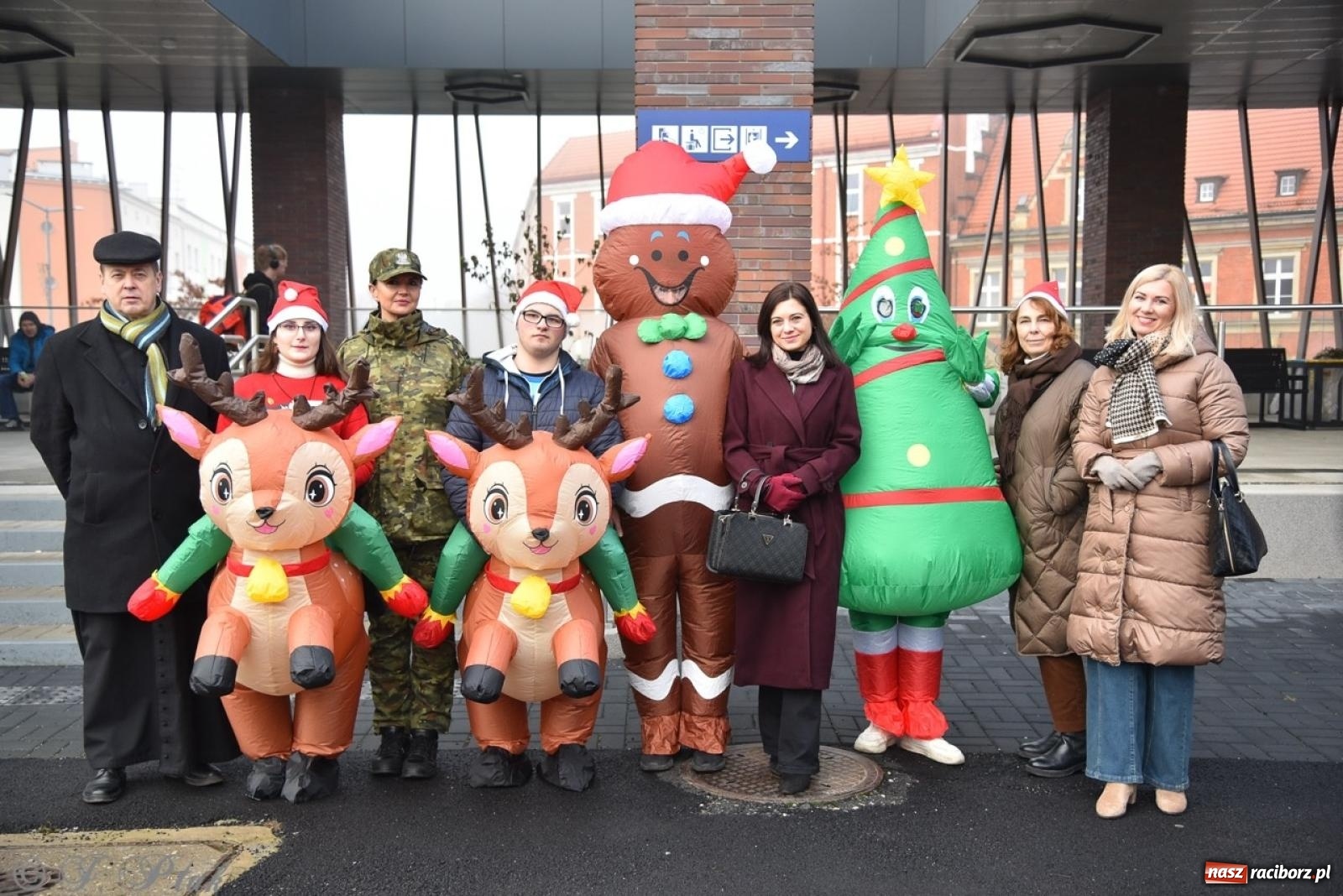 Zdjęcie w galerii na portalu naszraciborz.pl: Bajkowy Zamek Piastowski gościł Pociąg Świątecznych Marzeń [FOTO i WIDEO] wiadomości z regionu