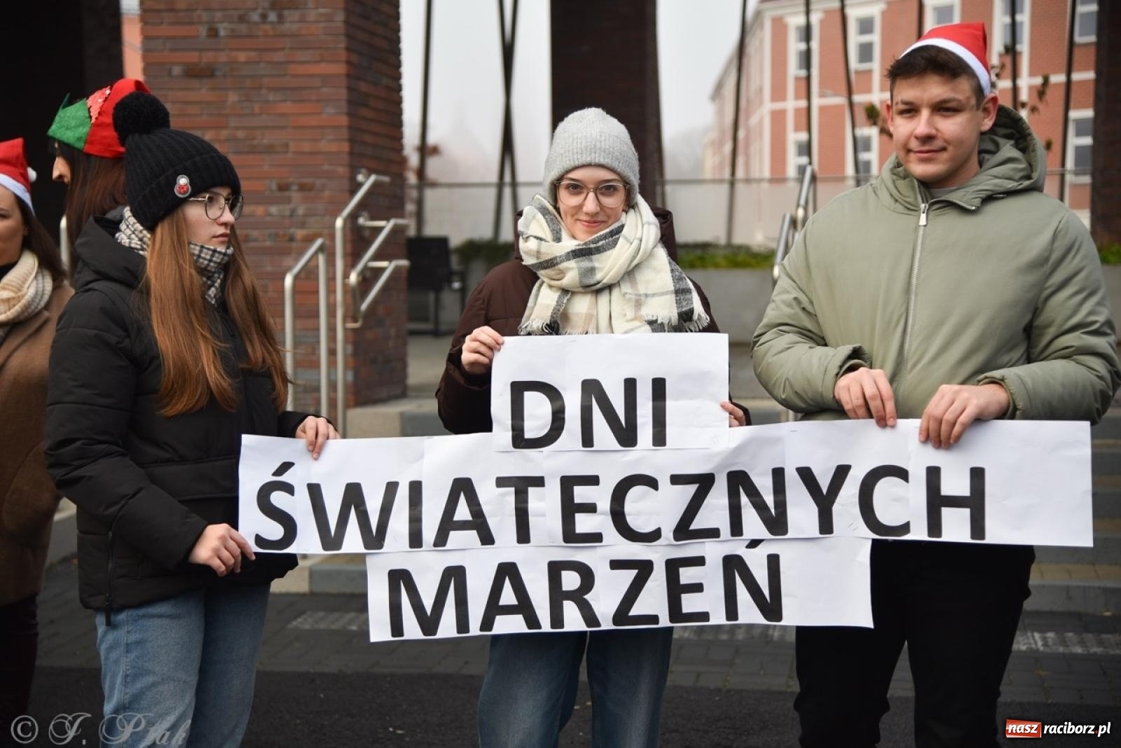 Zdjęcie w galerii na portalu naszraciborz.pl: Bajkowy Zamek Piastowski gościł Pociąg Świątecznych Marzeń [FOTO i WIDEO] wiadomości z regionu