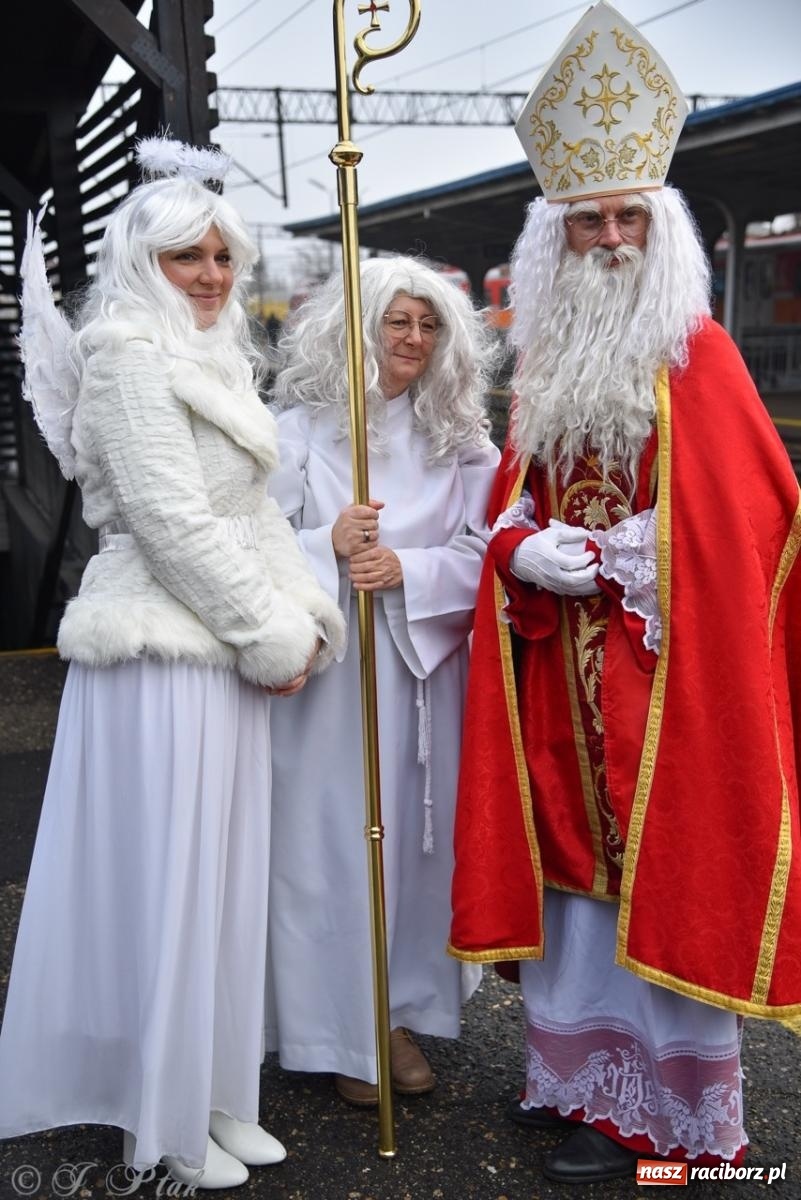 Zdjęcie w galerii na portalu naszraciborz.pl: Bajkowy Zamek Piastowski gościł Pociąg Świątecznych Marzeń [FOTO i WIDEO] wiadomości z regionu