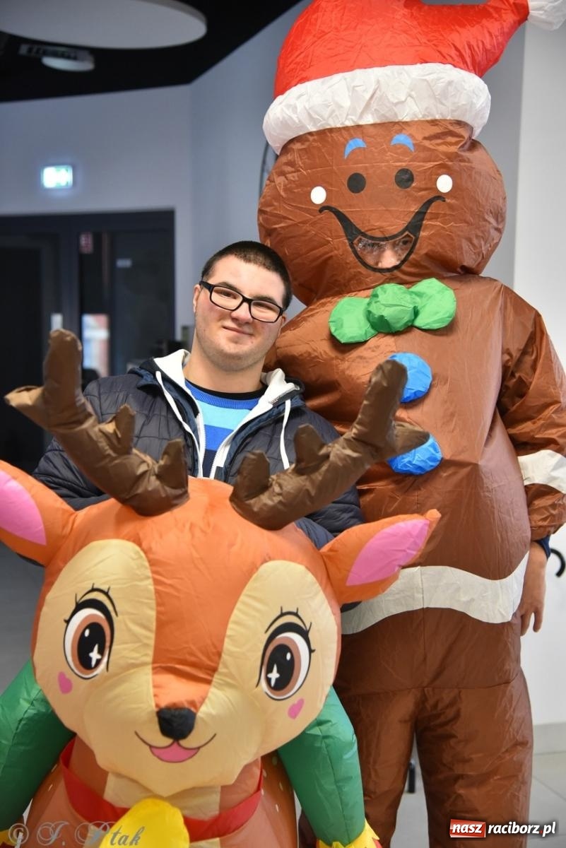 Zdjęcie w galerii na portalu naszraciborz.pl: Bajkowy Zamek Piastowski gościł Pociąg Świątecznych Marzeń [FOTO i WIDEO] wiadomości z regionu