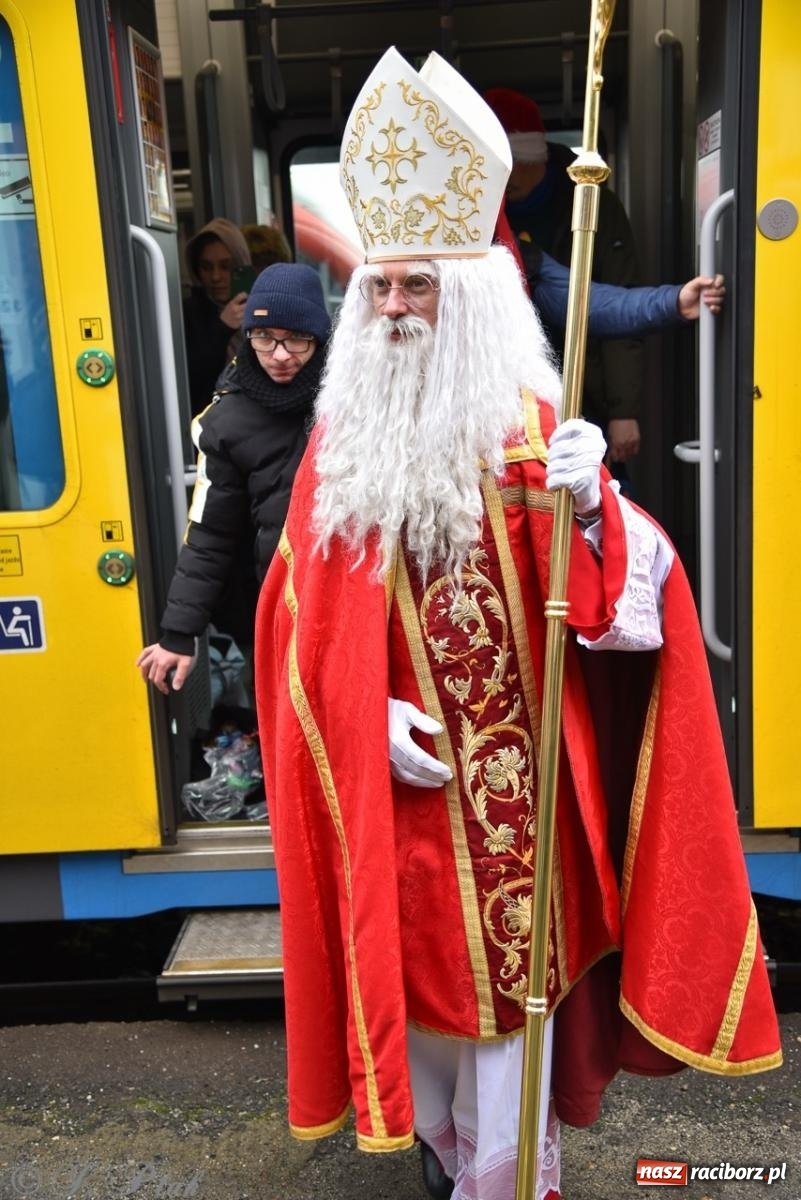 Zdjęcie w galerii na portalu naszraciborz.pl: Bajkowy Zamek Piastowski gościł Pociąg Świątecznych Marzeń [FOTO i WIDEO] wiadomości z regionu