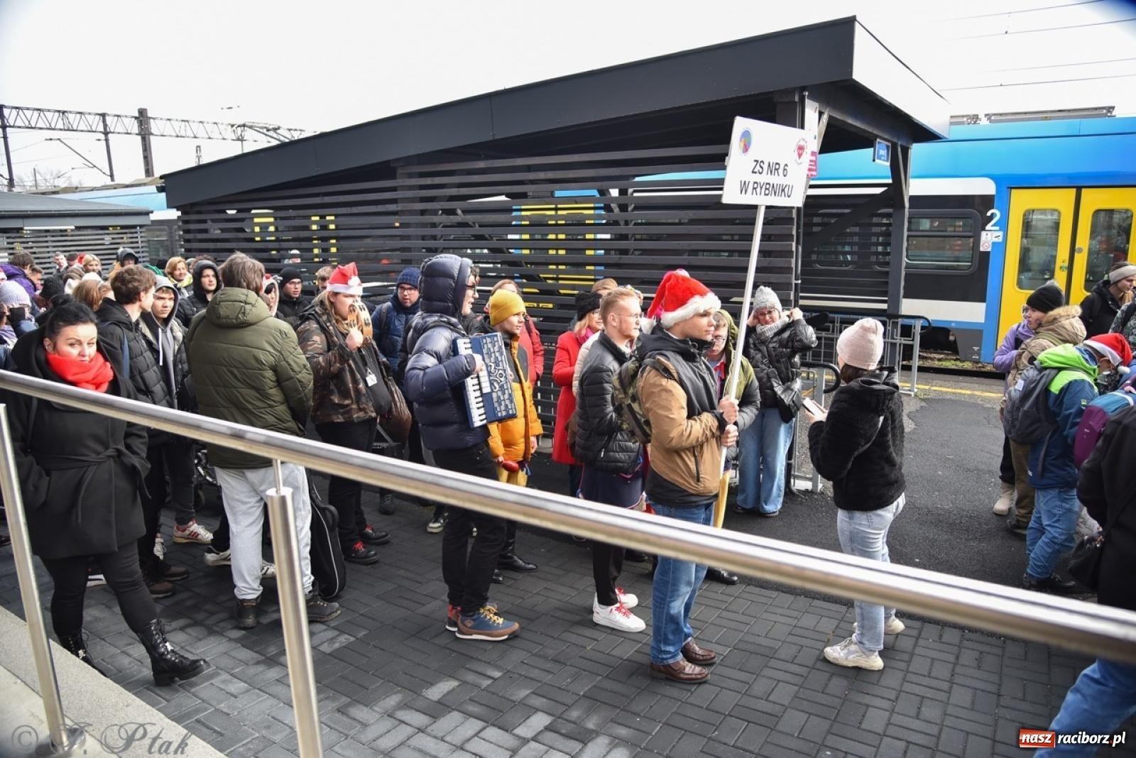 Zdjęcie w galerii na portalu naszraciborz.pl: Bajkowy Zamek Piastowski gościł Pociąg Świątecznych Marzeń [FOTO i WIDEO] wiadomości z regionu