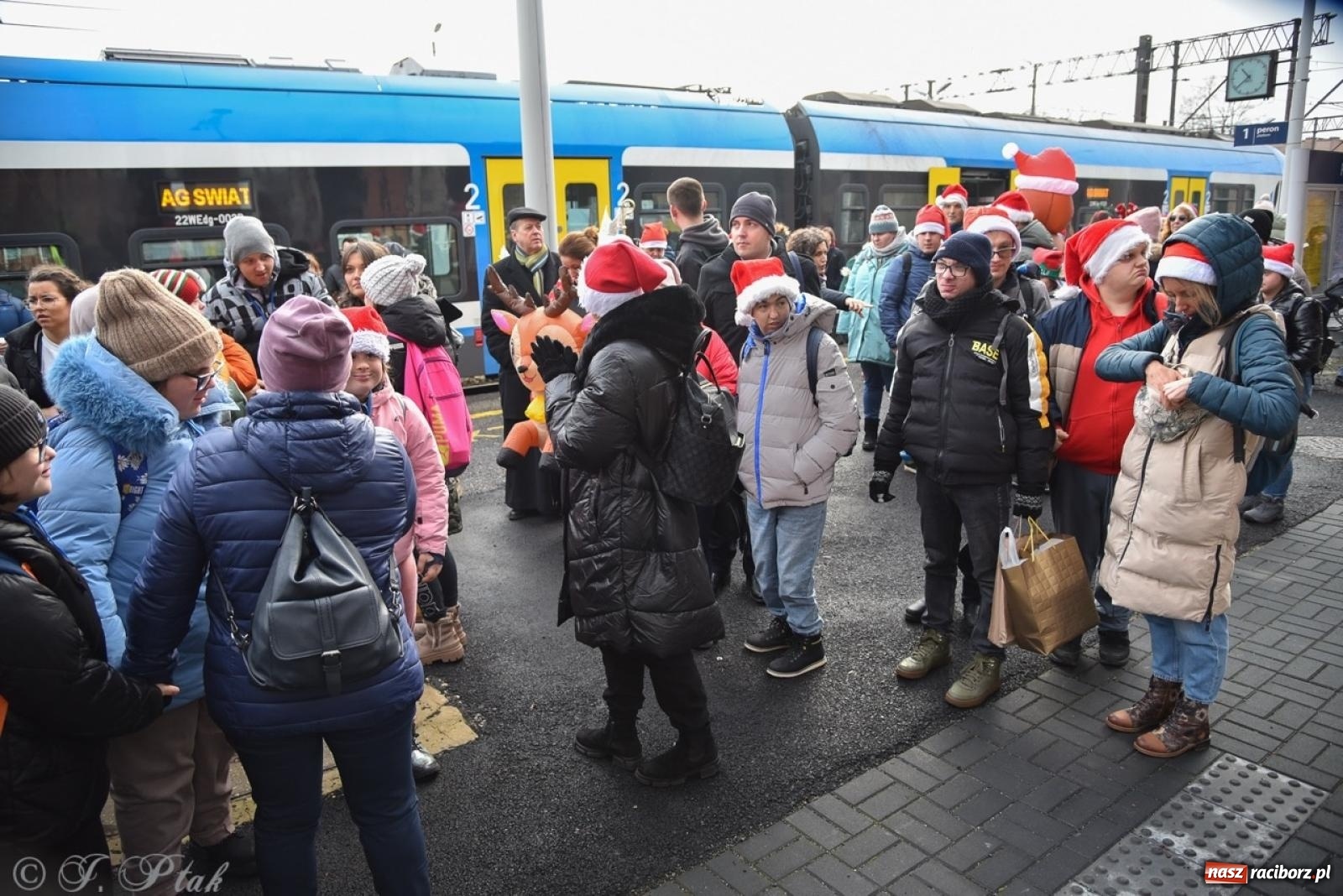 Zdjęcie w galerii na portalu naszraciborz.pl: Bajkowy Zamek Piastowski gościł Pociąg Świątecznych Marzeń [FOTO i WIDEO] wiadomości z regionu