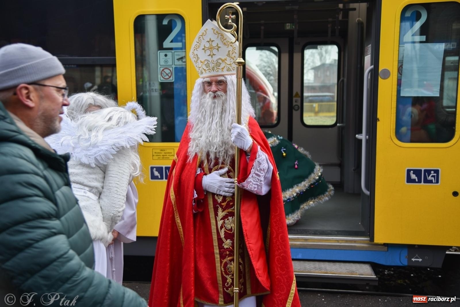 Zdjęcie w galerii na portalu naszraciborz.pl: Bajkowy Zamek Piastowski gościł Pociąg Świątecznych Marzeń [FOTO i WIDEO] wiadomości z regionu