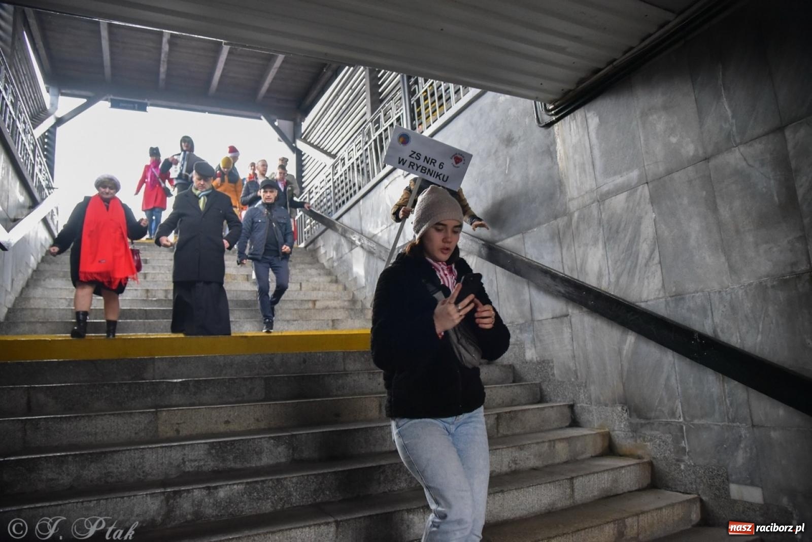 Zdjęcie w galerii na portalu naszraciborz.pl: Bajkowy Zamek Piastowski gościł Pociąg Świątecznych Marzeń [FOTO i WIDEO] wiadomości z regionu