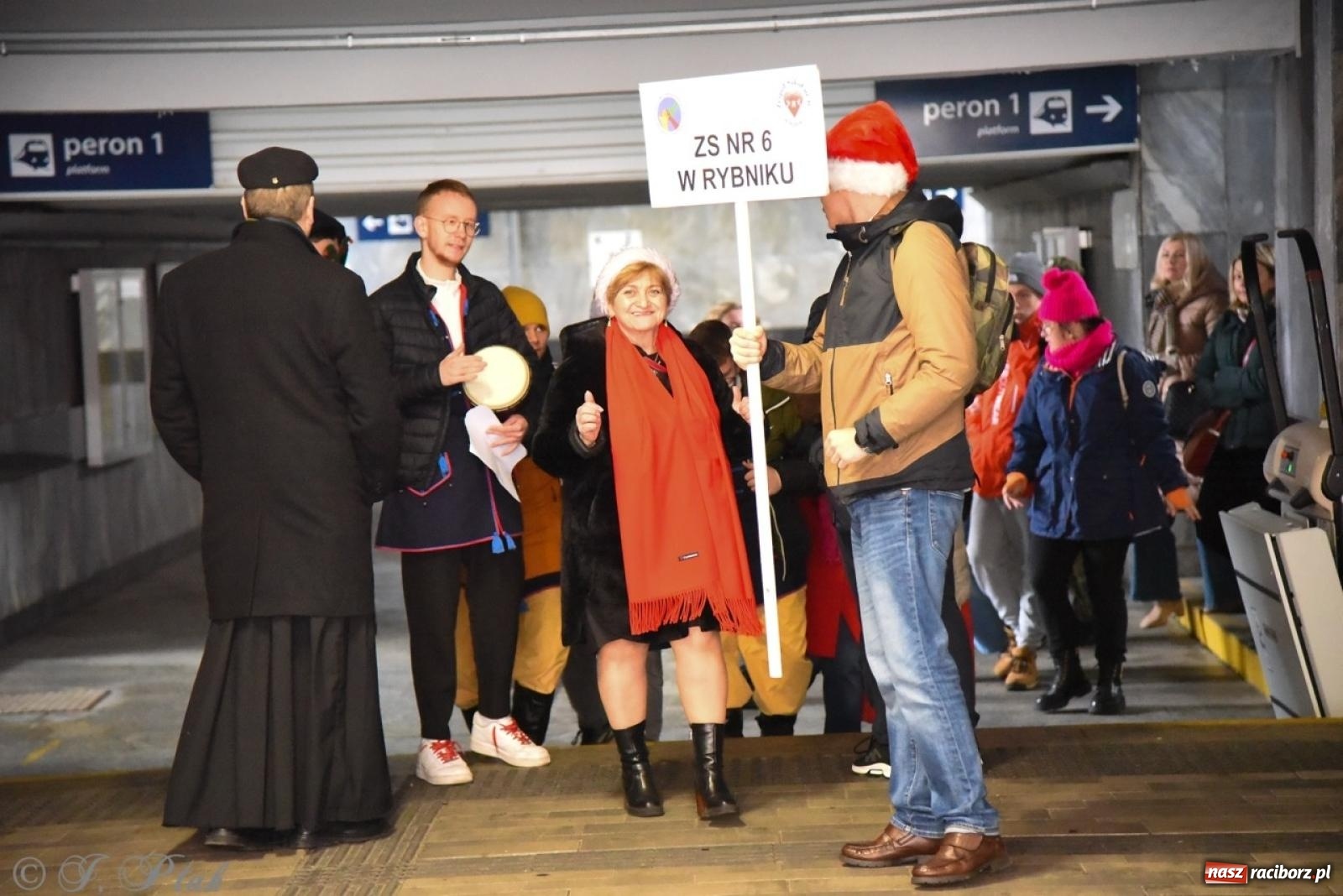 Zdjęcie w galerii na portalu naszraciborz.pl: Bajkowy Zamek Piastowski gościł Pociąg Świątecznych Marzeń [FOTO i WIDEO] wiadomości z regionu