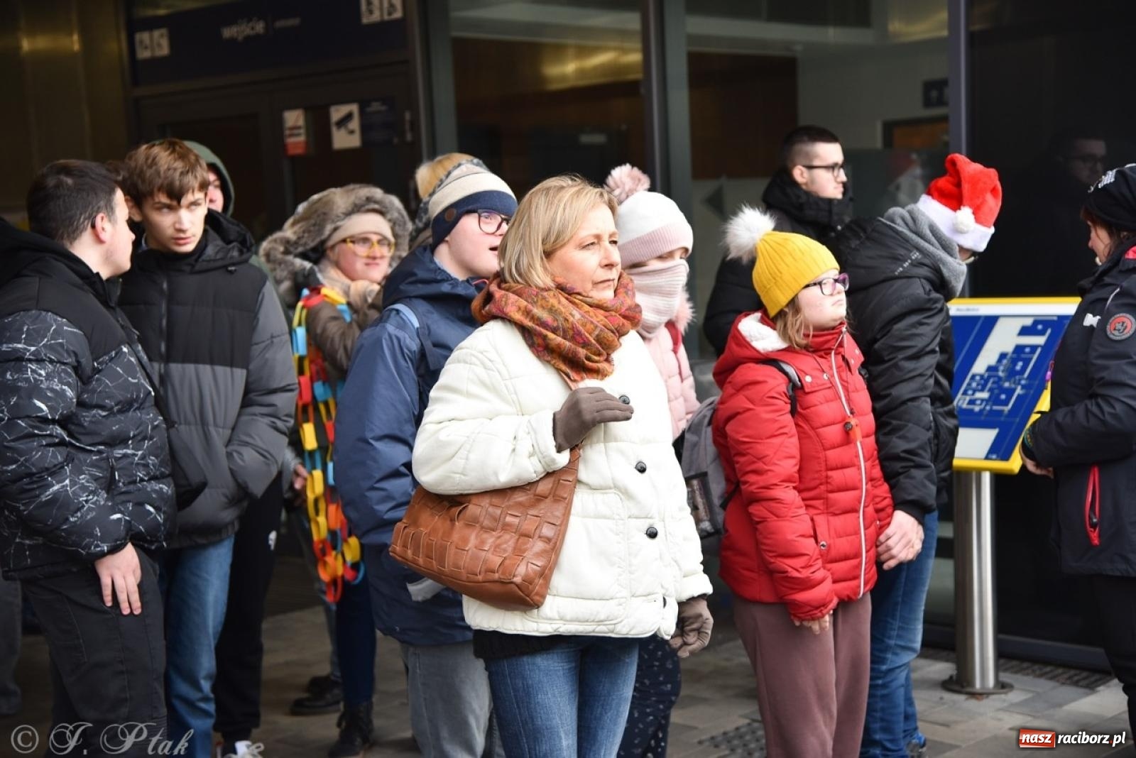 Zdjęcie w galerii na portalu naszraciborz.pl: Bajkowy Zamek Piastowski gościł Pociąg Świątecznych Marzeń [FOTO i WIDEO] wiadomości z regionu