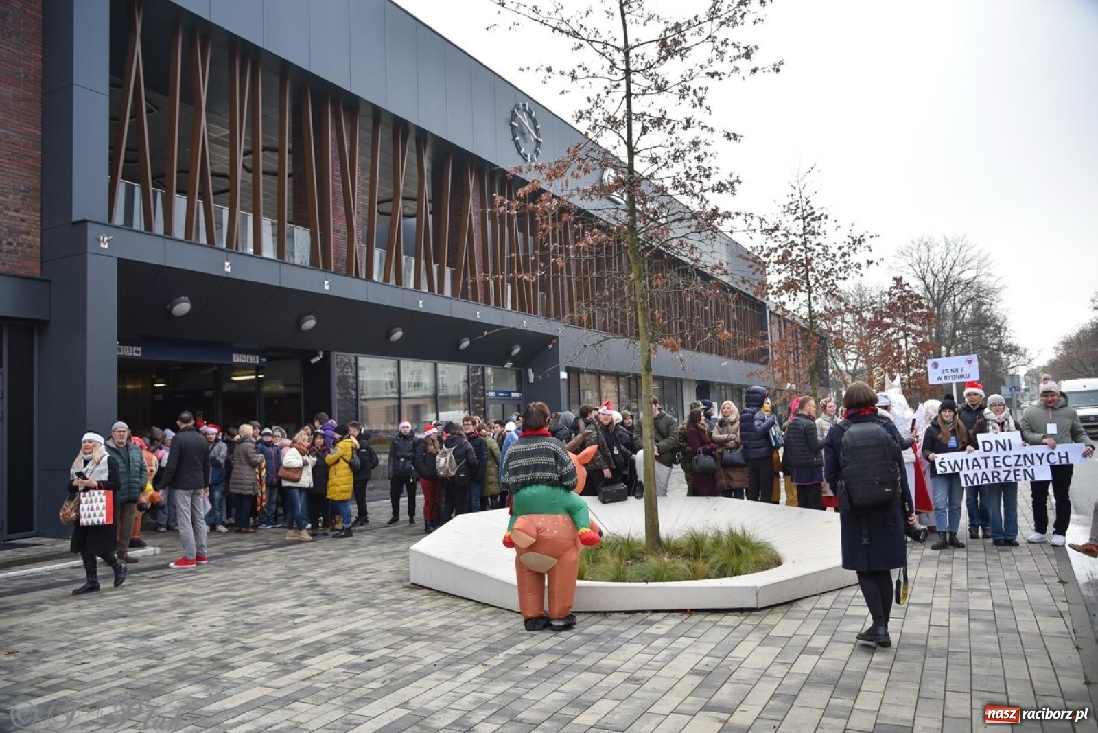 Zdjęcie w galerii na portalu naszraciborz.pl: Bajkowy Zamek Piastowski gościł Pociąg Świątecznych Marzeń [FOTO i WIDEO] wiadomości z regionu