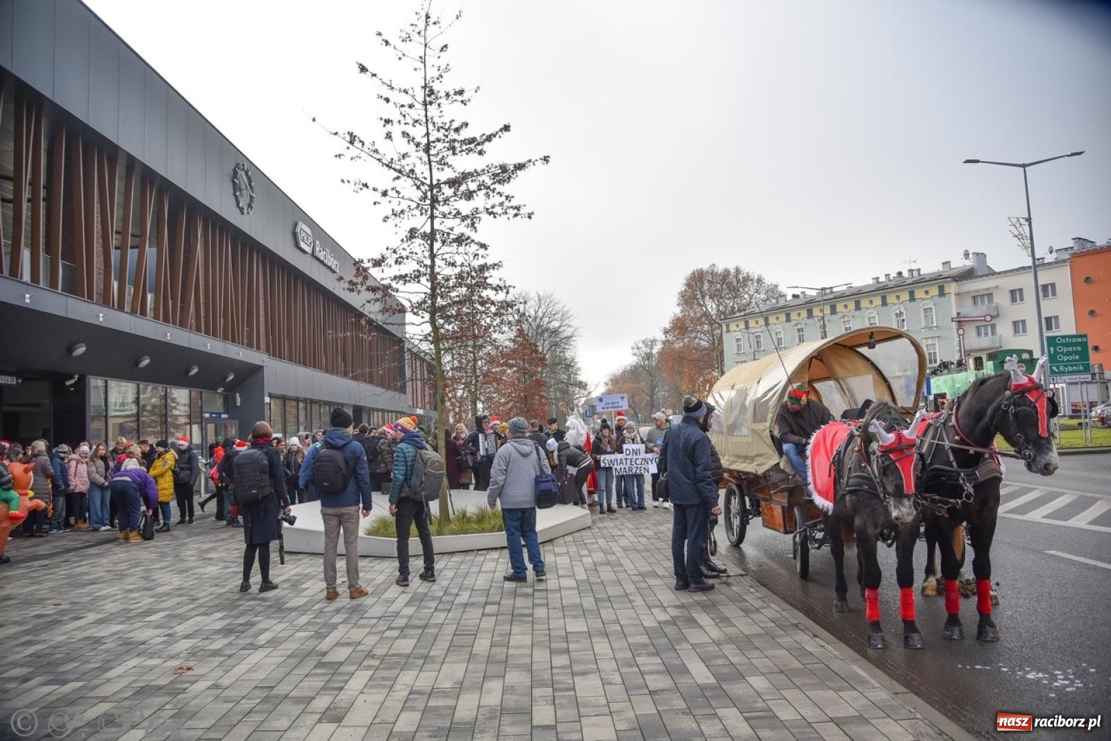 Zdjęcie w galerii na portalu naszraciborz.pl: Bajkowy Zamek Piastowski gościł Pociąg Świątecznych Marzeń [FOTO i WIDEO] wiadomości z regionu