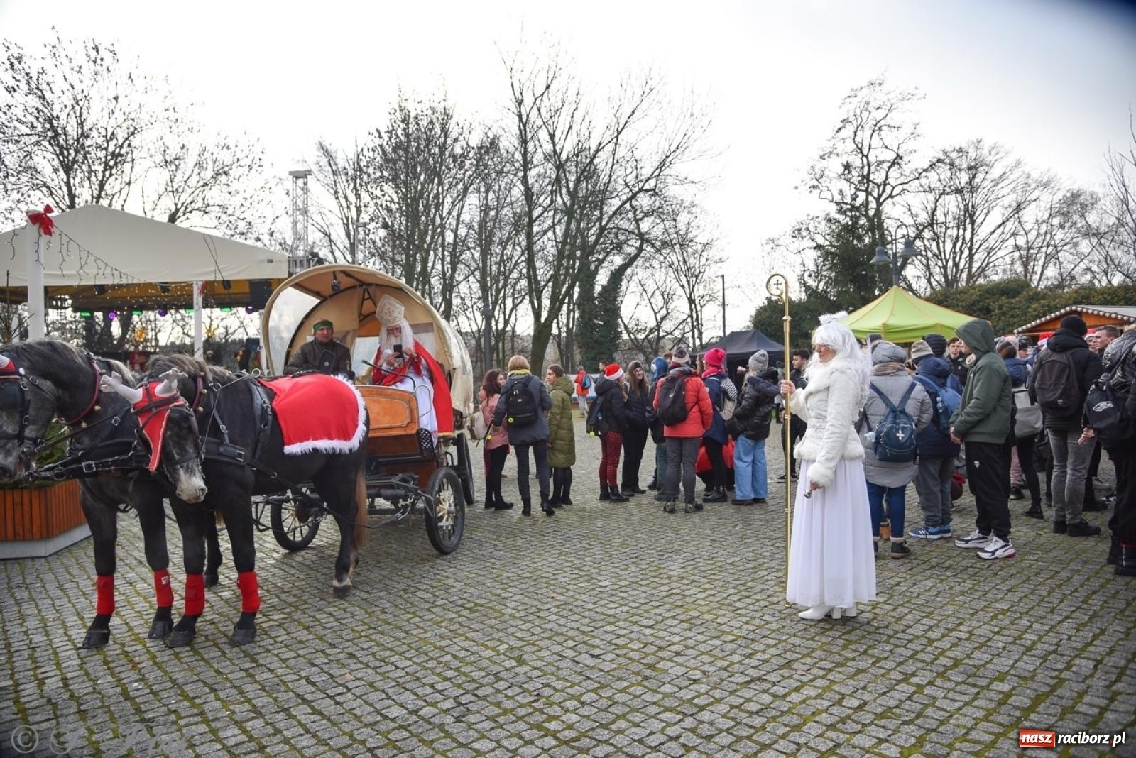 Zdjęcie w galerii na portalu naszraciborz.pl: Bajkowy Zamek Piastowski gościł Pociąg Świątecznych Marzeń [FOTO i WIDEO] wiadomości z regionu
