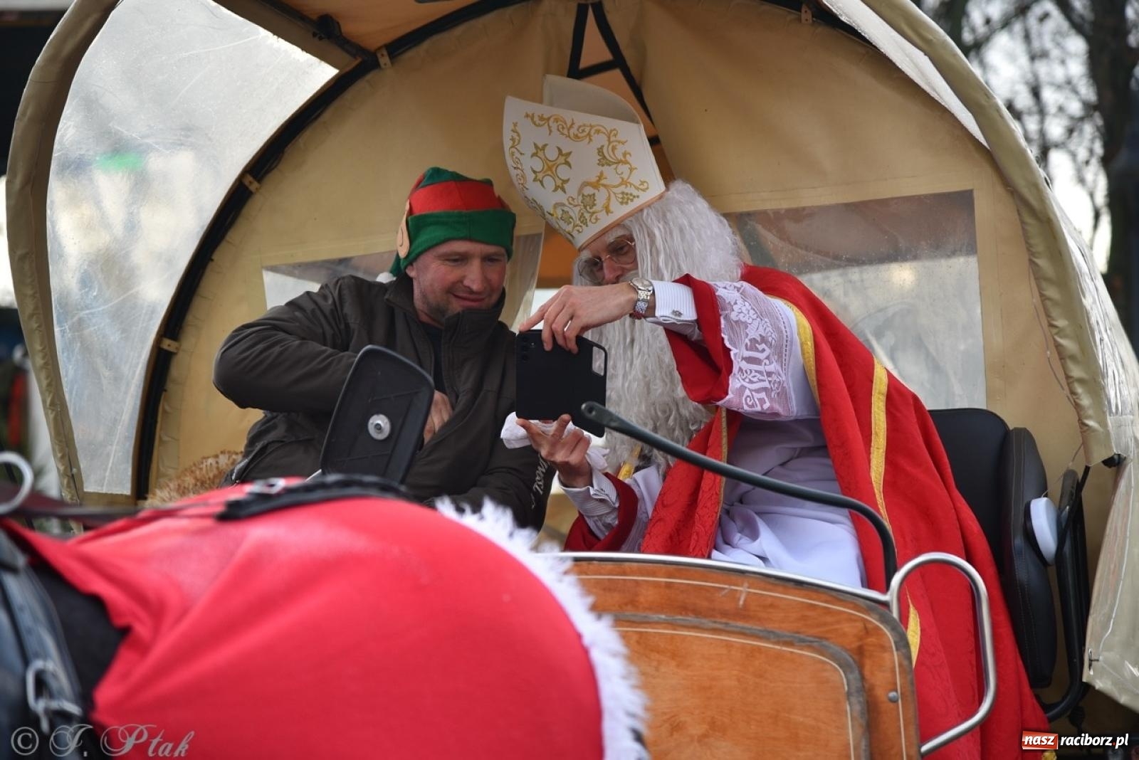 Zdjęcie w galerii na portalu naszraciborz.pl: Bajkowy Zamek Piastowski gościł Pociąg Świątecznych Marzeń [FOTO i WIDEO] wiadomości z regionu