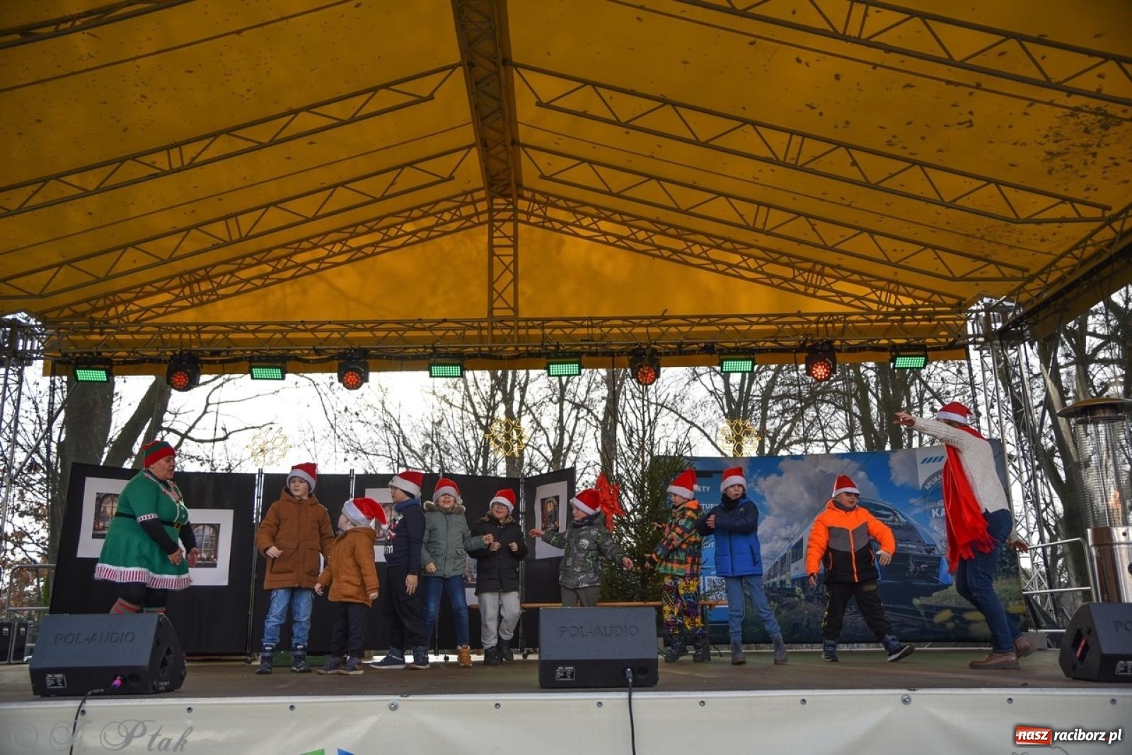 Zdjęcie w galerii na portalu naszraciborz.pl: Bajkowy Zamek Piastowski gościł Pociąg Świątecznych Marzeń [FOTO i WIDEO] wiadomości z regionu