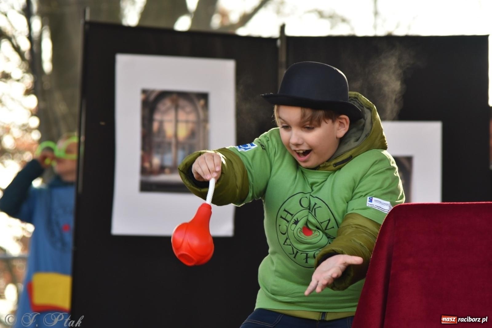 Zdjęcie w galerii na portalu naszraciborz.pl: Bajkowy Zamek Piastowski gościł Pociąg Świątecznych Marzeń [FOTO i WIDEO] wiadomości z regionu