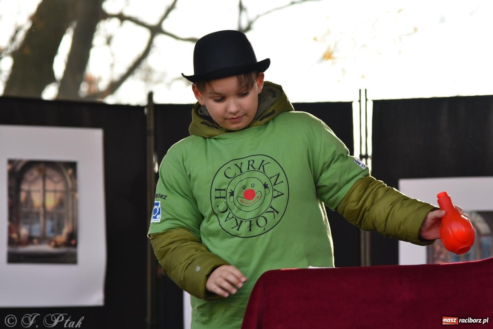Zdjęcie w galerii na portalu naszraciborz.pl: Bajkowy Zamek Piastowski gościł Pociąg Świątecznych Marzeń [FOTO i WIDEO] wiadomości z regionu