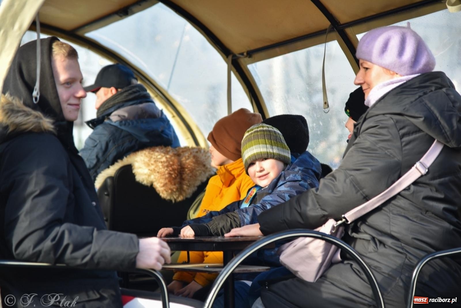 Zdjęcie w galerii na portalu naszraciborz.pl: Bajkowy Zamek Piastowski gościł Pociąg Świątecznych Marzeń [FOTO i WIDEO] wiadomości z regionu