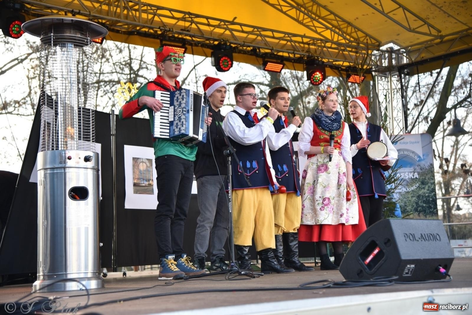 Zdjęcie w galerii na portalu naszraciborz.pl: Bajkowy Zamek Piastowski gościł Pociąg Świątecznych Marzeń [FOTO i WIDEO] wiadomości z regionu