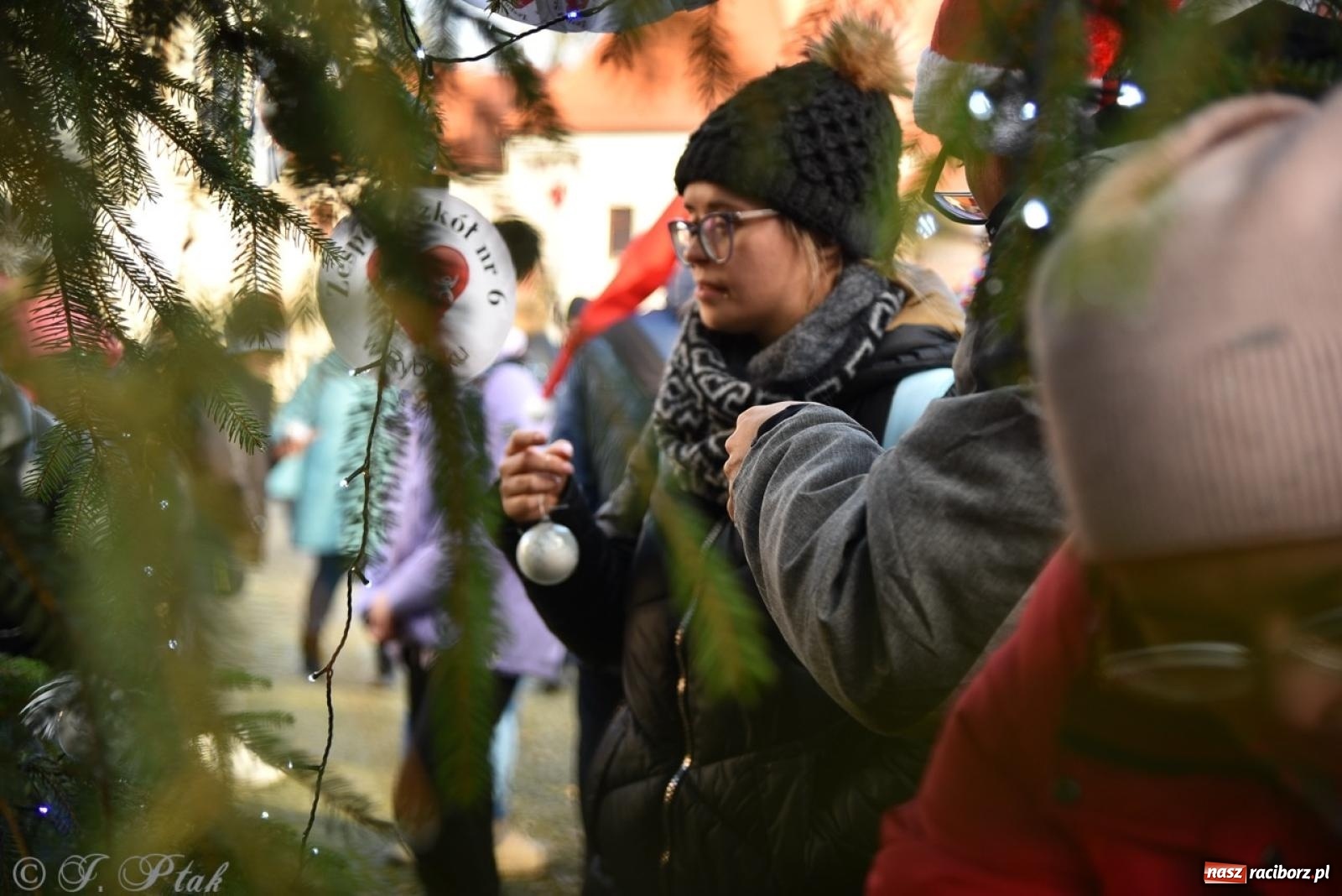 Zdjęcie w galerii na portalu naszraciborz.pl: Bajkowy Zamek Piastowski gościł Pociąg Świątecznych Marzeń [FOTO i WIDEO] wiadomości z regionu