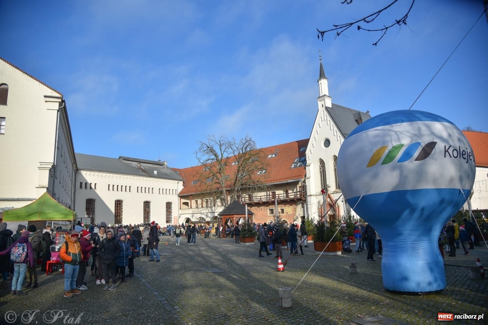 Zdjęcie w galerii na portalu naszraciborz.pl: Bajkowy Zamek Piastowski gościł Pociąg Świątecznych Marzeń [FOTO i WIDEO] wiadomości z regionu
