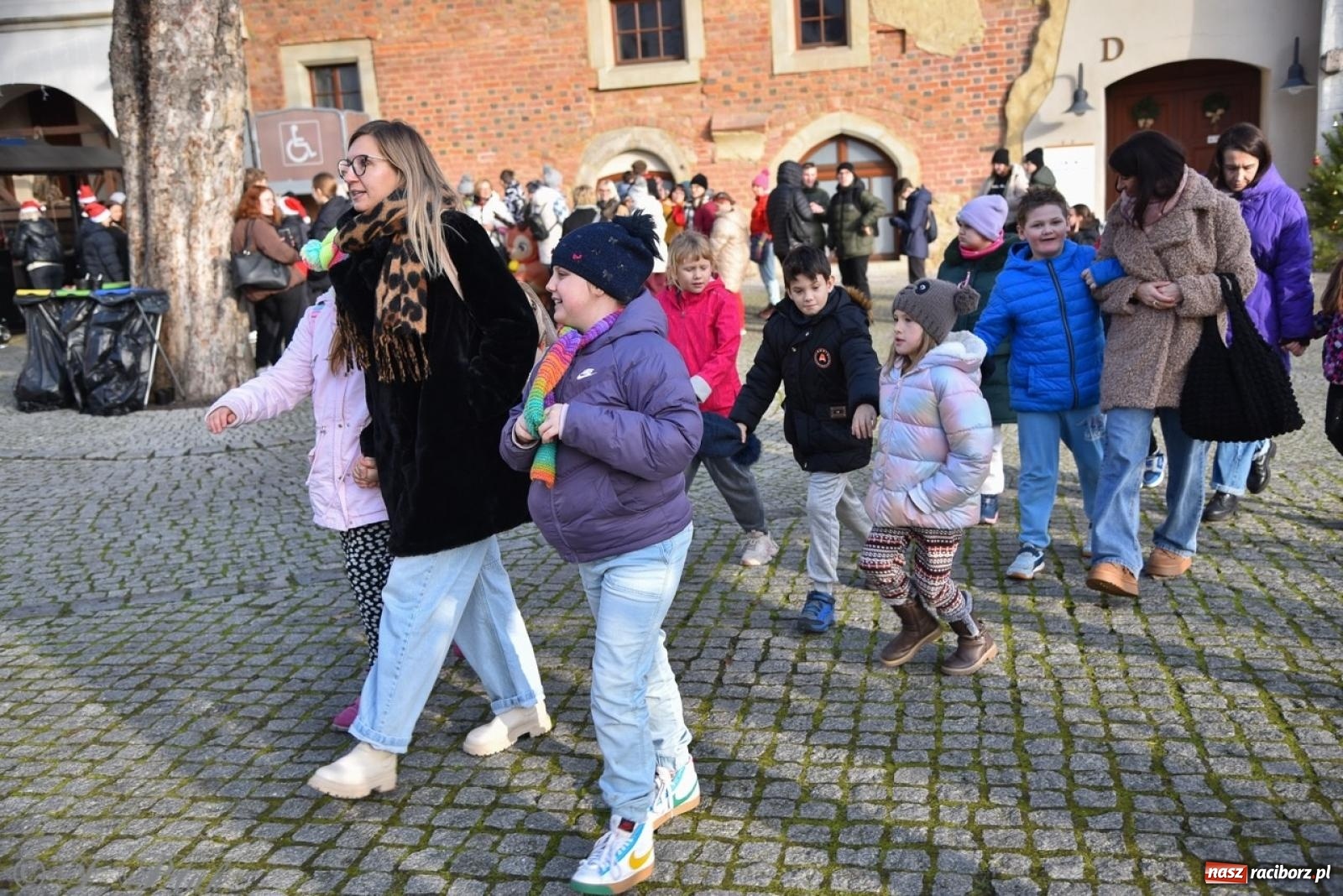 Zdjęcie w galerii na portalu naszraciborz.pl: Bajkowy Zamek Piastowski gościł Pociąg Świątecznych Marzeń [FOTO i WIDEO] wiadomości z regionu