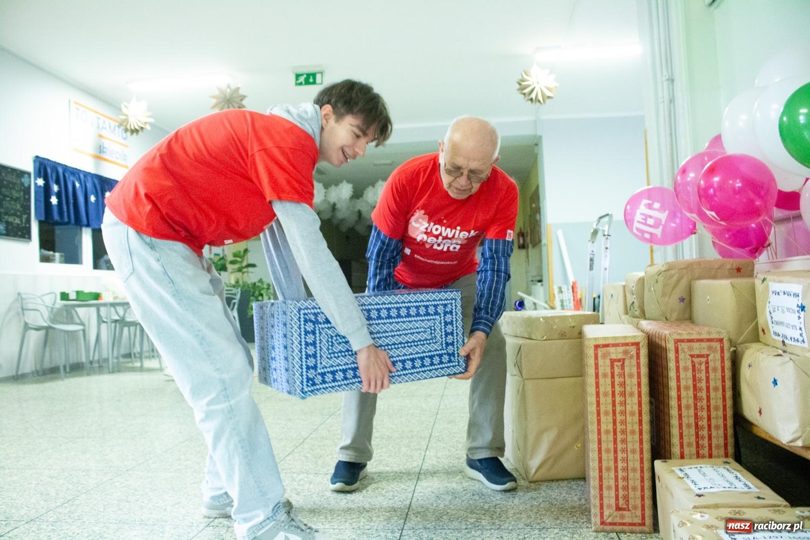 Zdjęcie w galerii na portalu naszraciborz.pl: Weekend Cudów Szlachetnej Paczki w Raciborzu – 26 rodzin otrzymało pomoc wiadomości z regionu