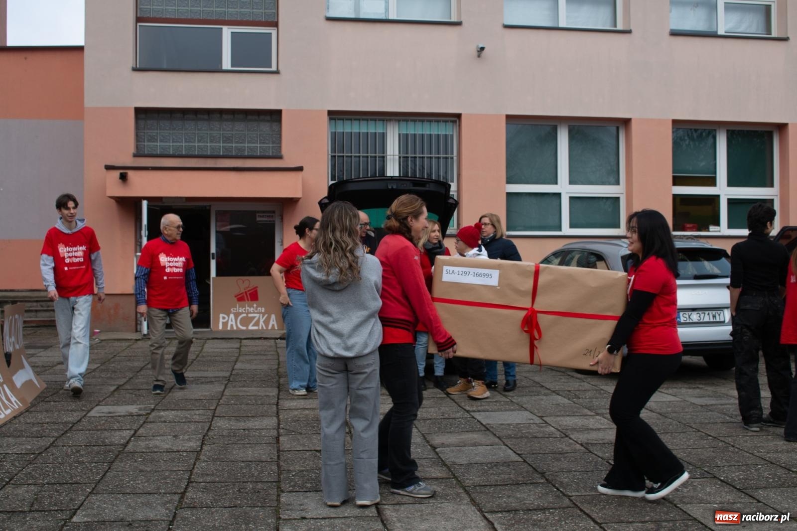 Zdjęcie w galerii na portalu naszraciborz.pl: Weekend Cudów Szlachetnej Paczki w Raciborzu – 26 rodzin otrzymało pomoc wiadomości z regionu