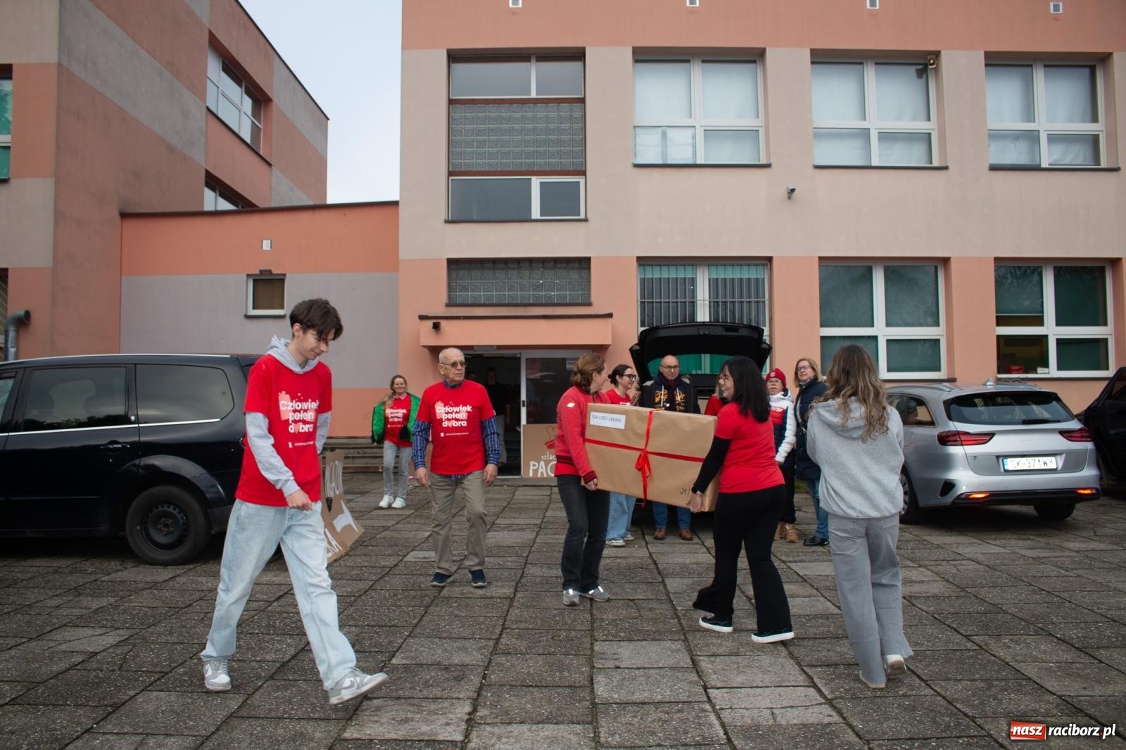 Zdjęcie w galerii na portalu naszraciborz.pl: Weekend Cudów Szlachetnej Paczki w Raciborzu – 26 rodzin otrzymało pomoc wiadomości z regionu