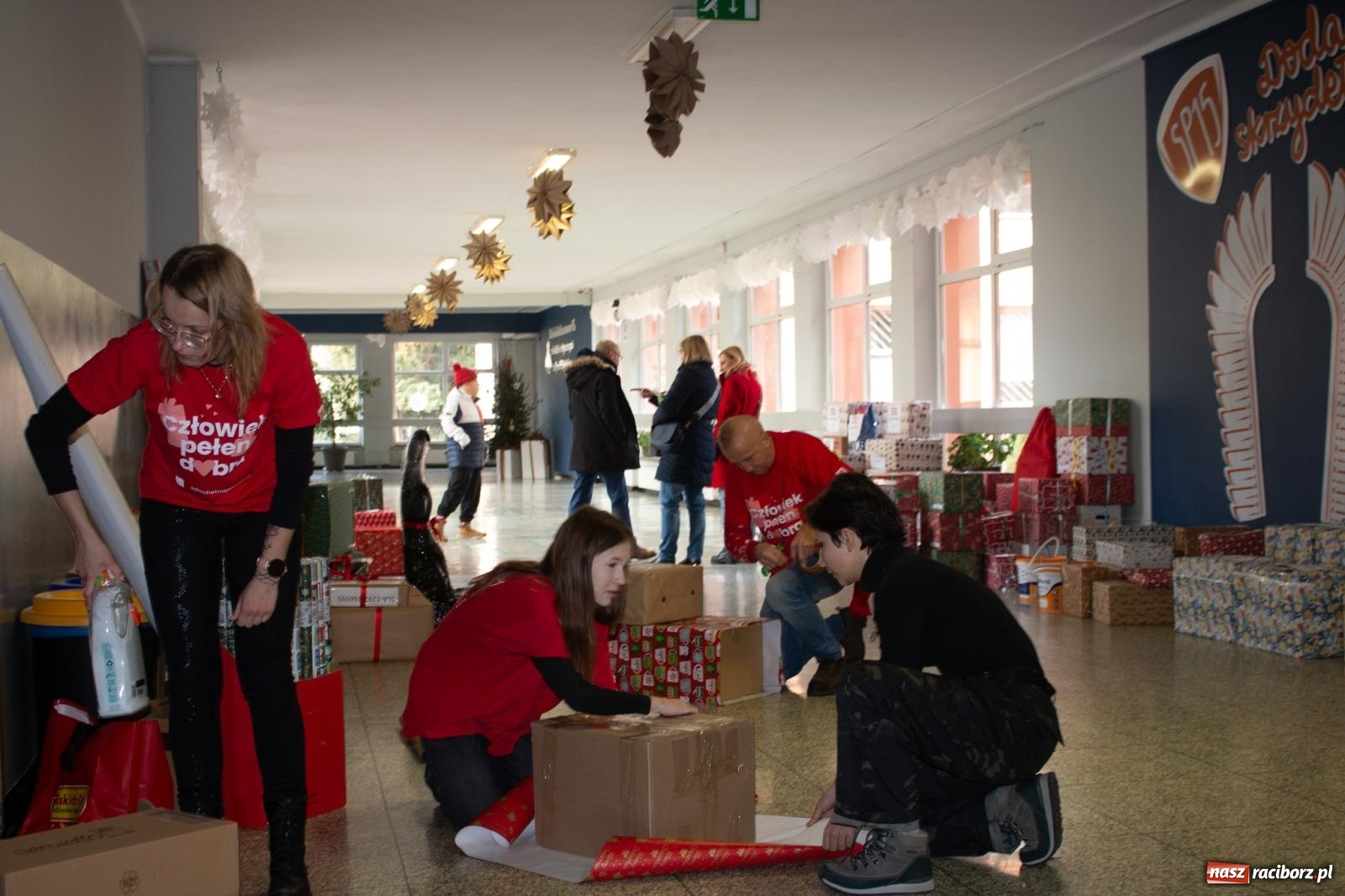 Zdjęcie w galerii na portalu naszraciborz.pl: Weekend Cudów Szlachetnej Paczki w Raciborzu – 26 rodzin otrzymało pomoc wiadomości z regionu