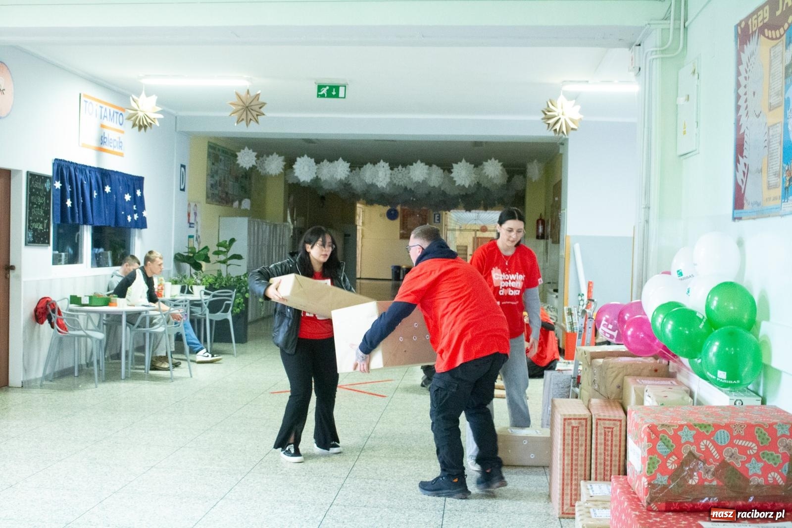 Zdjęcie w galerii na portalu naszraciborz.pl: Weekend Cudów Szlachetnej Paczki w Raciborzu – 26 rodzin otrzymało pomoc wiadomości z regionu