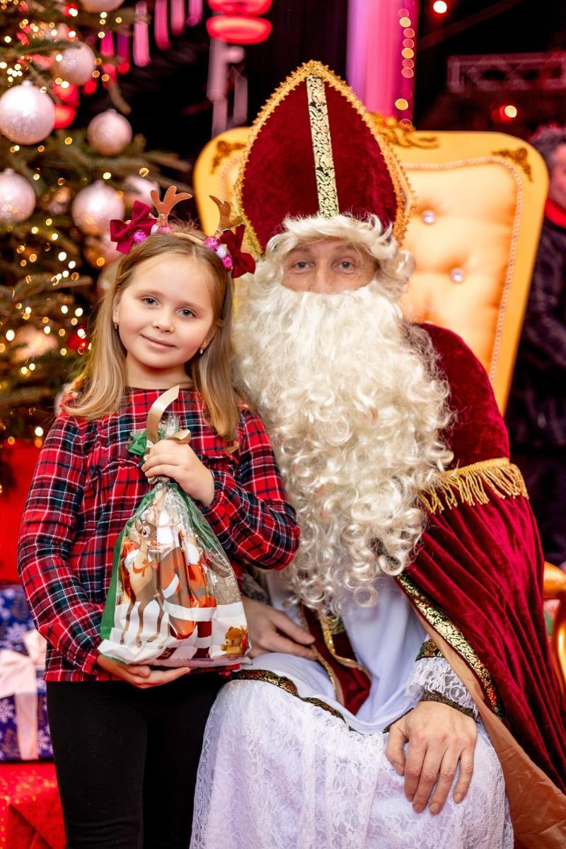 Zdjęcie w galerii na portalu naszraciborz.pl: Pierwsze Mikołajki w AquaBrax. Świąteczna baśń w Szymocicach wiadomości z regionu