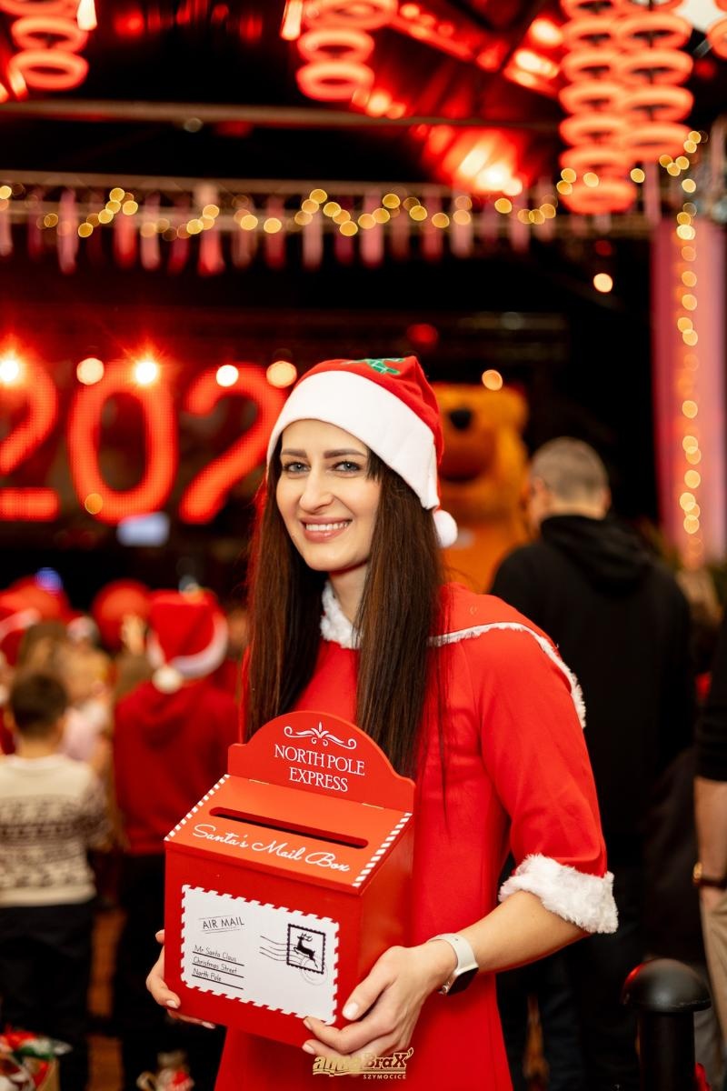 Zdjęcie w galerii na portalu naszraciborz.pl: Pierwsze Mikołajki w AquaBrax. Świąteczna baśń w Szymocicach wiadomości z regionu