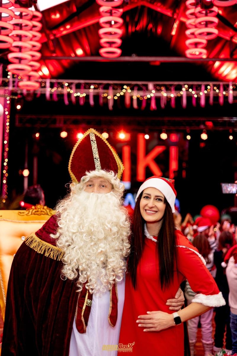 Zdjęcie w galerii na portalu naszraciborz.pl: Pierwsze Mikołajki w AquaBrax. Świąteczna baśń w Szymocicach wiadomości z regionu