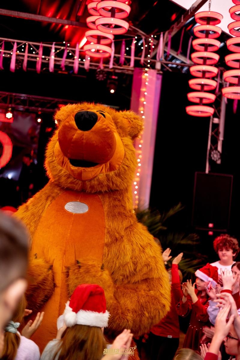 Zdjęcie w galerii na portalu naszraciborz.pl: Pierwsze Mikołajki w AquaBrax. Świąteczna baśń w Szymocicach wiadomości z regionu