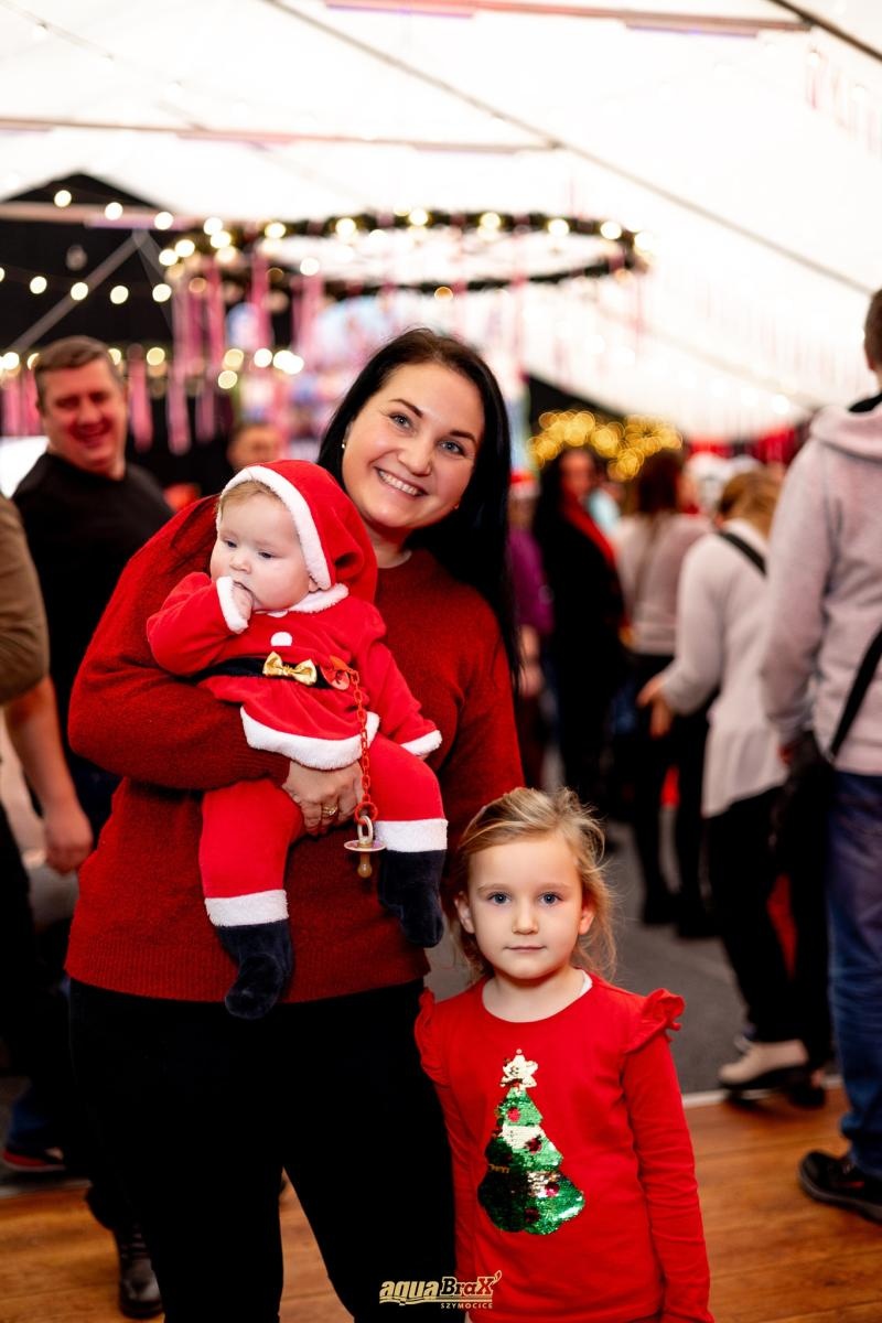 Zdjęcie w galerii na portalu naszraciborz.pl: Pierwsze Mikołajki w AquaBrax. Świąteczna baśń w Szymocicach wiadomości z regionu