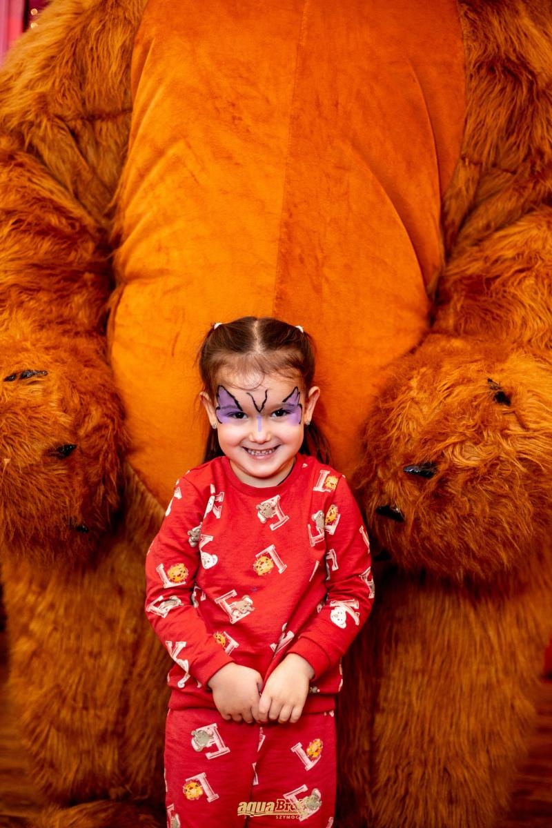 Zdjęcie w galerii na portalu naszraciborz.pl: Pierwsze Mikołajki w AquaBrax. Świąteczna baśń w Szymocicach wiadomości z regionu