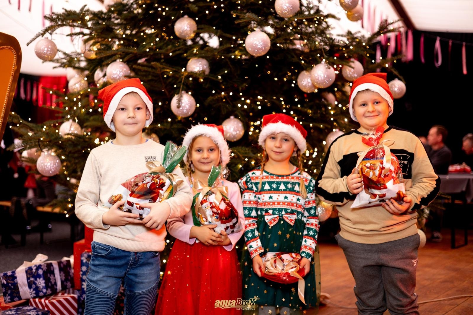 Zdjęcie w galerii na portalu naszraciborz.pl: Pierwsze Mikołajki w AquaBrax. Świąteczna baśń w Szymocicach wiadomości z regionu