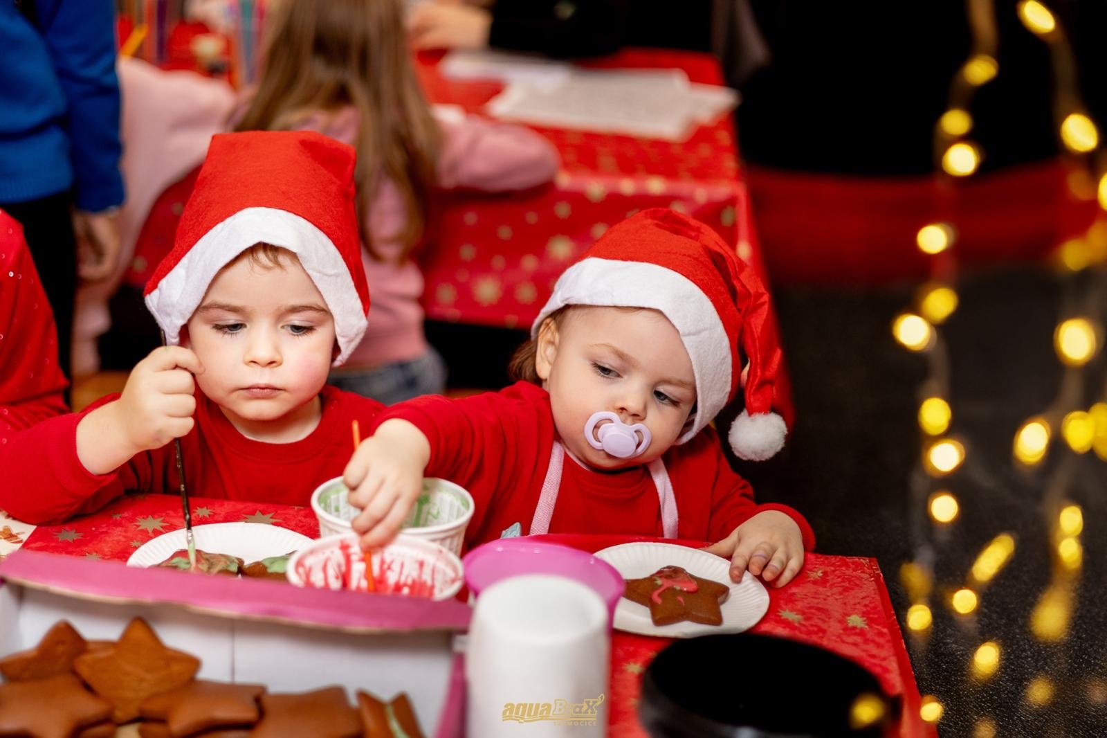 Zdjęcie w galerii na portalu naszraciborz.pl: Pierwsze Mikołajki w AquaBrax. Świąteczna baśń w Szymocicach wiadomości z regionu
