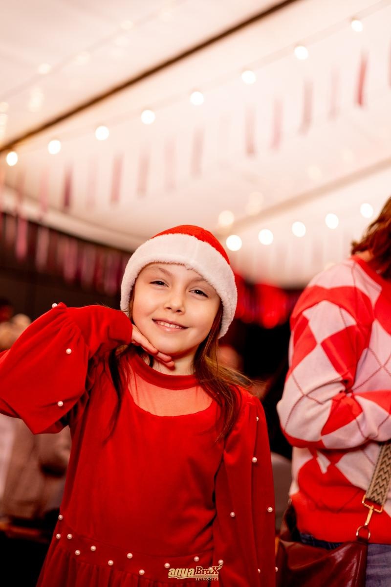 Zdjęcie w galerii na portalu naszraciborz.pl: Pierwsze Mikołajki w AquaBrax. Świąteczna baśń w Szymocicach wiadomości z regionu