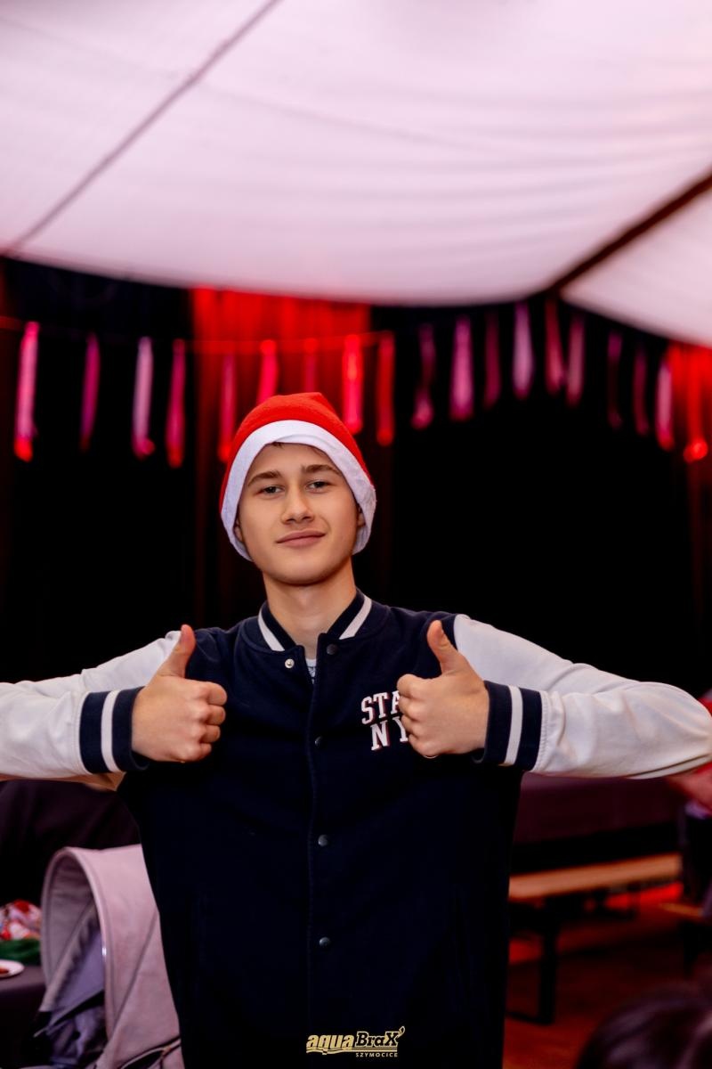 Zdjęcie w galerii na portalu naszraciborz.pl: Pierwsze Mikołajki w AquaBrax. Świąteczna baśń w Szymocicach wiadomości z regionu