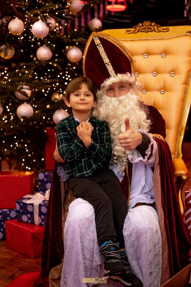 Zdjęcie w galerii na portalu naszraciborz.pl: Pierwsze Mikołajki w AquaBrax. Świąteczna baśń w Szymocicach wiadomości z regionu