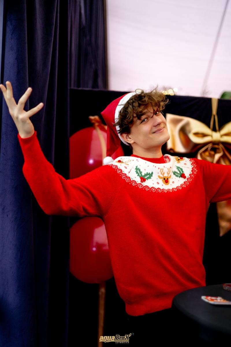 Zdjęcie w galerii na portalu naszraciborz.pl: Pierwsze Mikołajki w AquaBrax. Świąteczna baśń w Szymocicach wiadomości z regionu