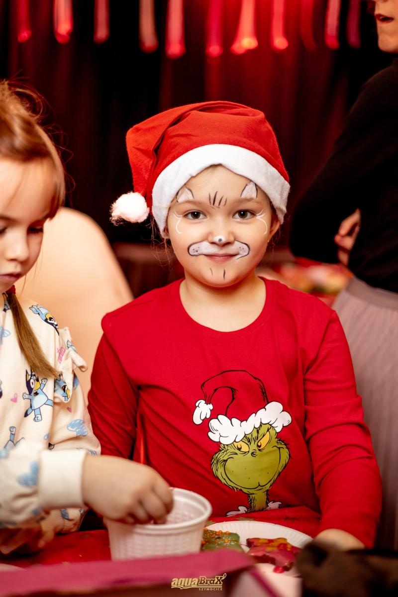 Zdjęcie w galerii na portalu naszraciborz.pl: Pierwsze Mikołajki w AquaBrax. Świąteczna baśń w Szymocicach wiadomości z regionu